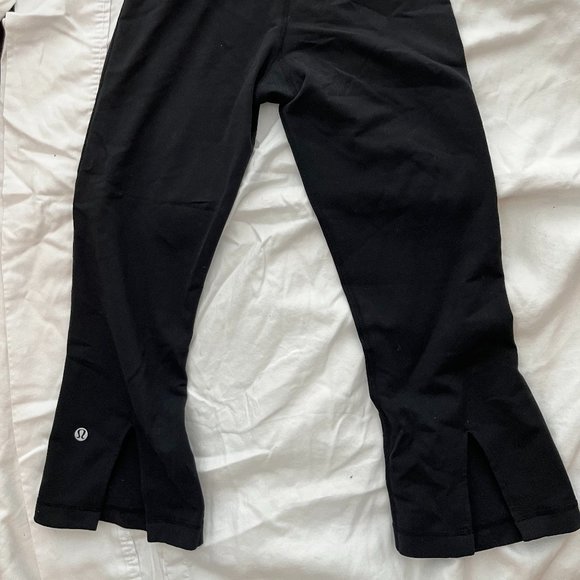 Lululemon Groove Mid-Rise Capri Size 4 - Picture 1 of 3